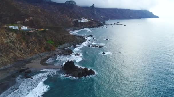 Tenerife, sahil üzerinde uçuş — Stok video