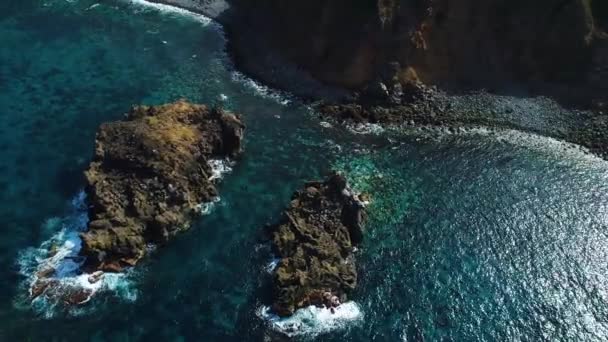Полет над побережьем на Тенерифе — стоковое видео