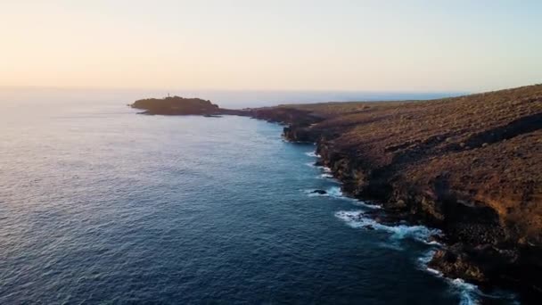 Vuelo sobre la orilla del mar en Tenerife — Vídeos de Stock