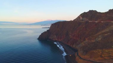 Uçuş üzerinde gündoğumu, deniz kıyısı