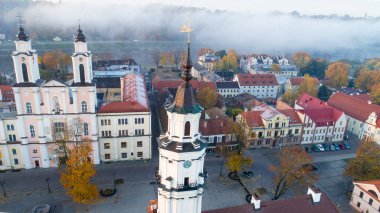 Puslu sabah erken: eski şehir