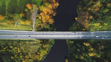 köprü Nehri ile sonbahar manzara