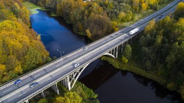 köprü Nehri ile sonbahar manzara