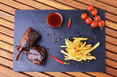 kızarmış patates ve domuz kemik taş yönetim kurulu ile