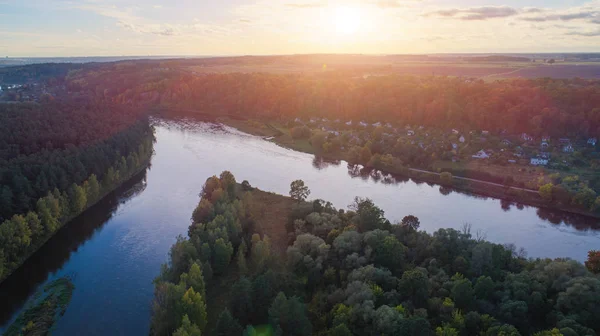 Herbstliche Flusslandschaft Bei Sonnenuntergang — Stockfoto