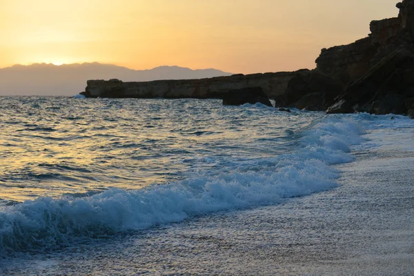 Onde Spruzzi Pietre Riva Mare Tramonto — Foto Stock