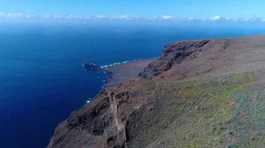 drone uçuş yüksek dağlar üzerinde