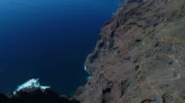 drone uçuş yüksek dağlar üzerinde