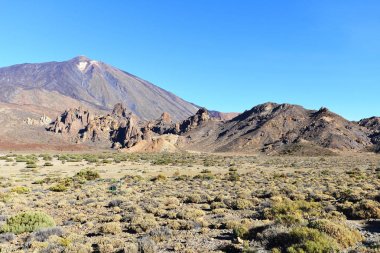 volkanın tepesine yukarıda gökyüzü. 