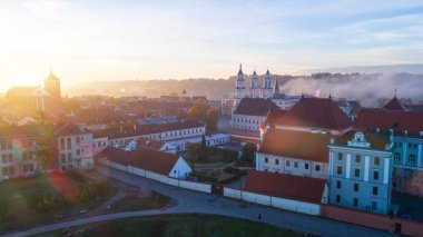 Sunrise şehir içinde.