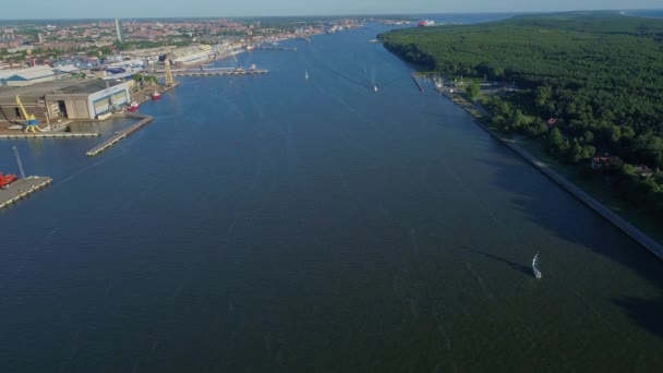 Flight over city port — Stock Video