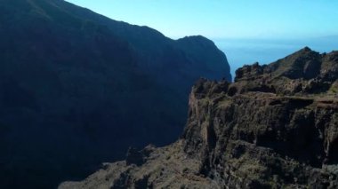 drone uçuş yüksek dağlar üzerinde