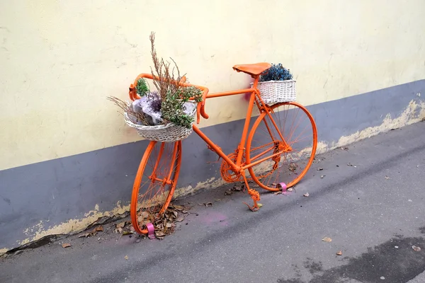 Vintage esporte bicicleta colorido laranja vista lateral — Fotografia de Stock