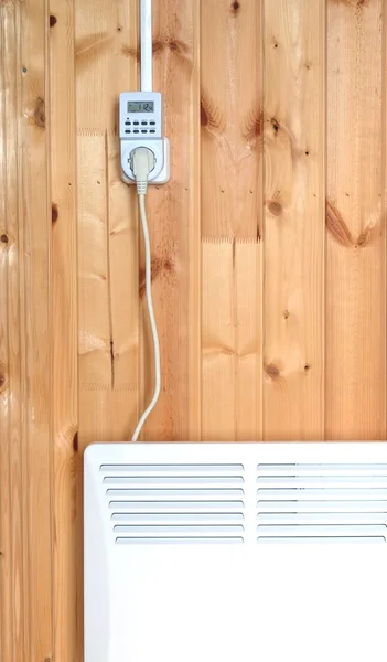 Temporizador operado perto aquecedor convector elétrico — Fotografia de Stock