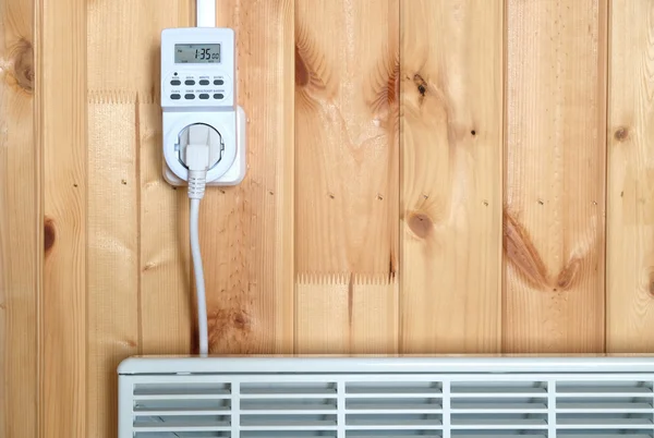 Temporizador operado perto aquecedor convector elétrico — Fotografia de Stock