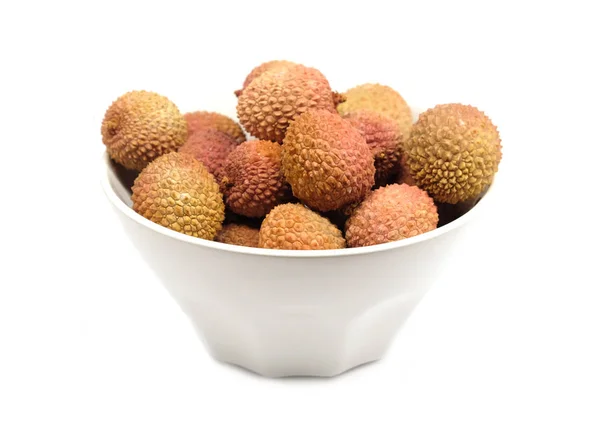 Litchi fruits in round bowl isolated on white closeup — Stock Photo, Image