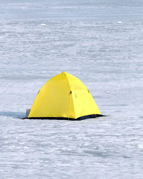 Fisherman yellow tent on frozen river in winter — Stock Photo, Image