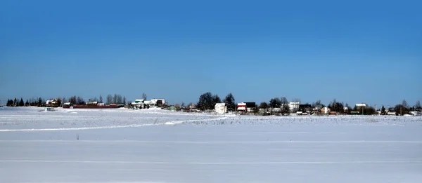Vackert Lantligt Landskap Med Skyline Efter Snö Fältet Klarblå Molnfri — Stockfoto