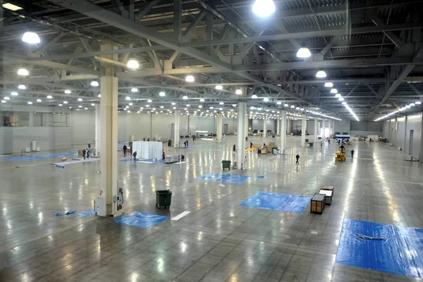 Grande Armazém Vazio Interior Edifício Industrial Com Colunas Verticais Altas — Fotografia de Stock