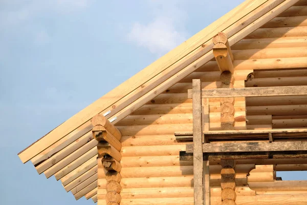 Fából Készült Ház Egyenes Tető Lejtése Szerelési Folyamat Ország Fából — Stock Fotó