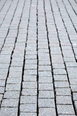 Gri cobblestones dikey görünüm yakın çekim ile döşeli cadde