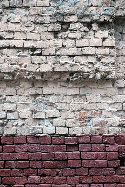 Antiga Parede Tijolo Vermelho Destruído Como Fundo Vista Vertical Closeup — Fotografia de Stock