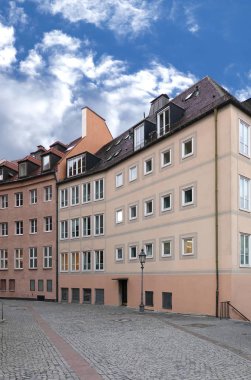 Güneşli bir günde Münih 'teki Old Town' da boş bir kaldırım taşı.
