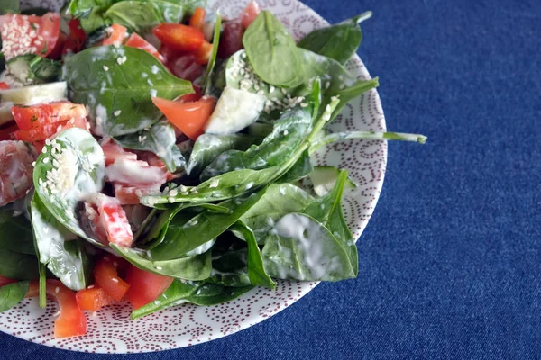 Lecker Gesunder Kalorienarmer Vegetarischer Leichter Salat Aus Rohem Frischem Gemüse — Stockfoto