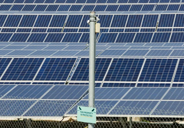 Power plant using renewable solar energy with sun — Stock Photo, Image