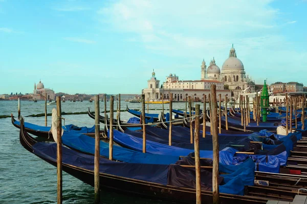 Panorama pohled na baziliku Santa Maria della Salute s Benátky — Stock fotografie