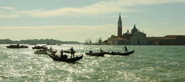 Panorama pohled na baziliku Santa Maria della Salute s Benátky — Stock fotografie