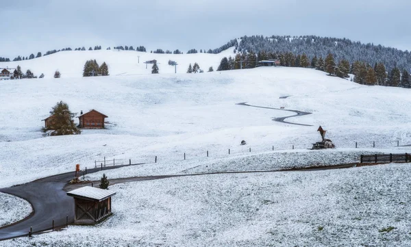 Snöig morgon på den platå i Alpe di Siusi — Stockfoto