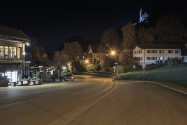 Schwangau, Almanya - Hohenschwangau yakınındaki turizm merkezi etrafında sahne
