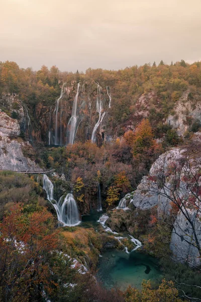 Autum кольори та водоспади національного парку Плітвицькі в Хорватії — стокове фото