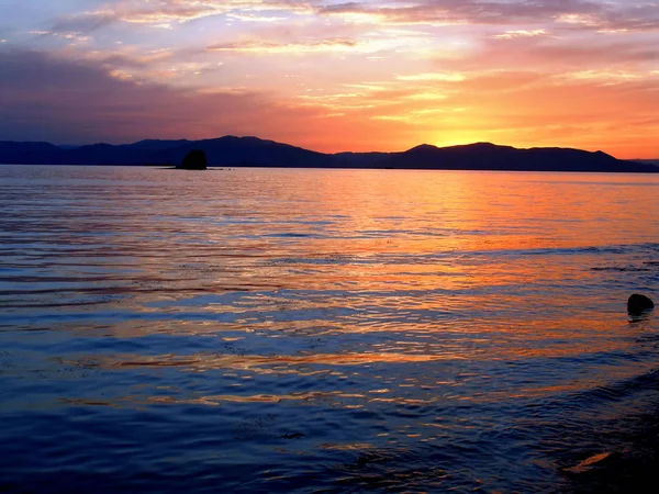 Coucher de soleil sur la mer, beau fond d'écran nature pour papier peint — Photo