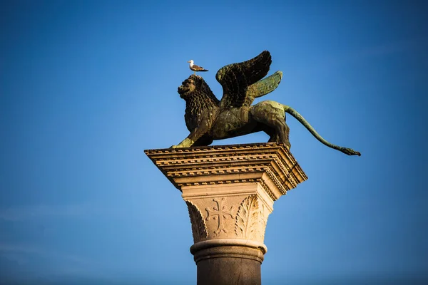 Oud Standbeeld Venetië Italië Piazza San Marco Het Beeld Stelt — Stockfoto