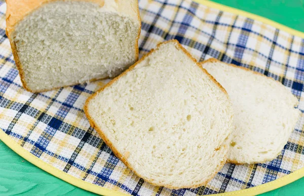 Um pão de pão branco caseiro — Fotografia de Stock