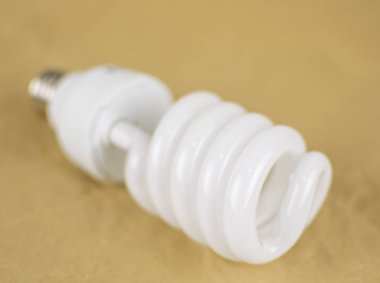 Kraft kağıdında ampulden tasarruf edilen enerji.