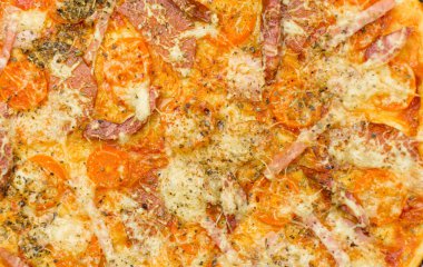 Arka plan pizza. Taze hazırlanmış pizza yüzey yakın çekim.