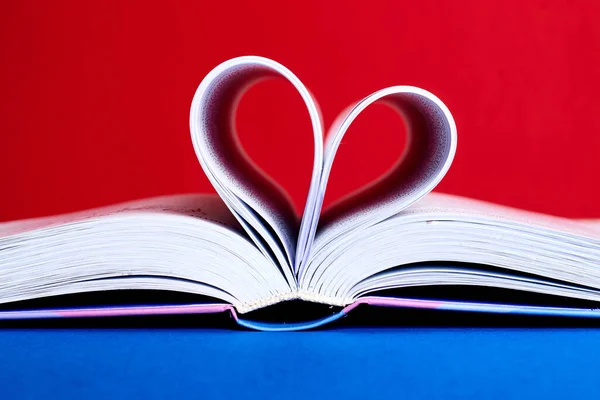 Open Book Folded Heart Pages Red Blue Background — Stock Photo, Image