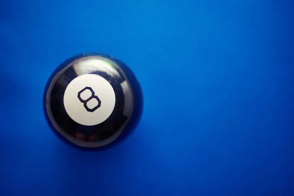 Ein Ball Voller Vorhersagen Mit Antworten Auf Fragen Auf Blauem — Stockfoto