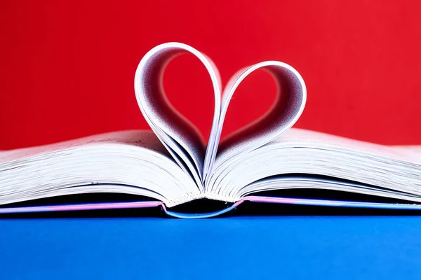 Open Book Folded Heart Pages Red Blue Background — Stock Photo, Image