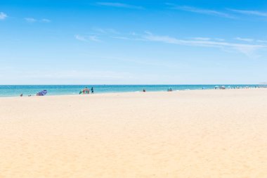 Denizde kumsal, okyanus..