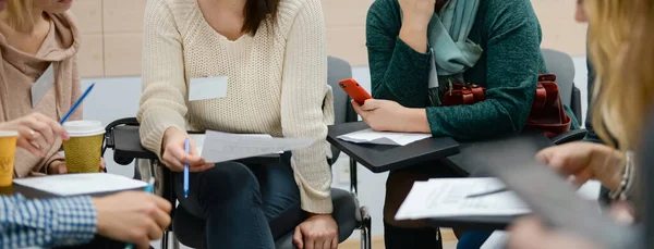 Osoby Uczestniczące Seminarium Temat Negocjacji Szkoleń Pracy Zespołowej — Zdjęcie stockowe