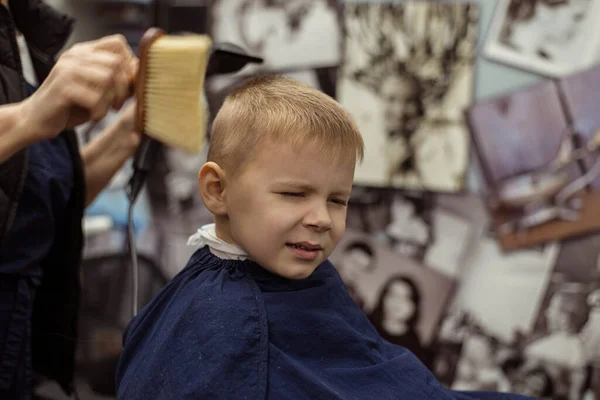 Little Boy Hairdresser Child Scared Haircuts — Stock Photo, Image