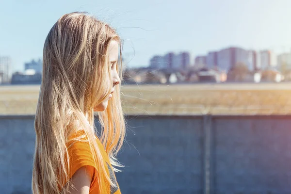 Teenager Girl Front Concrete Fence Concept Adolescent Transition — Stock Photo, Image