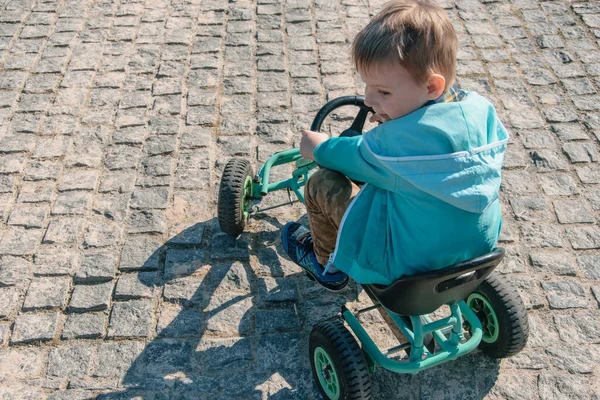 Kleine Jongen Een Driewieler — Stockfoto