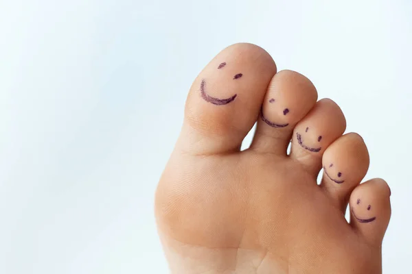 Female Toes Painted Smileys — Stock Photo, Image