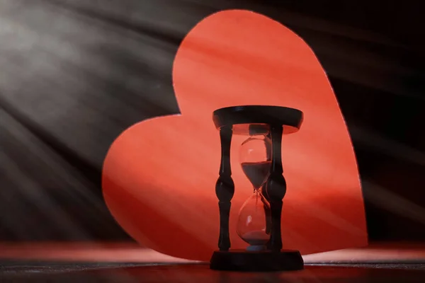 Aşk Zaman Kalp Kum Saati Geçicilik Kavramı Aşkı Sona Erdirmek — Stok fotoğraf