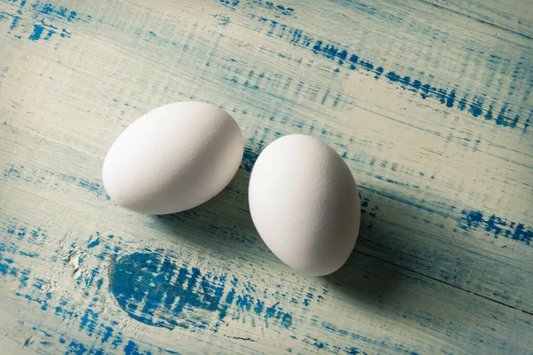 Dois Ovos Galinha Fundo Madeira — Fotografia de Stock